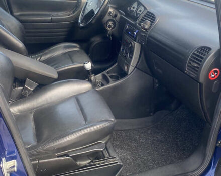 Синий Опель Зафира, объемом двигателя 2.17 л и пробегом 350 тыс. км за 4650 $, фото 5 на Automoto.ua