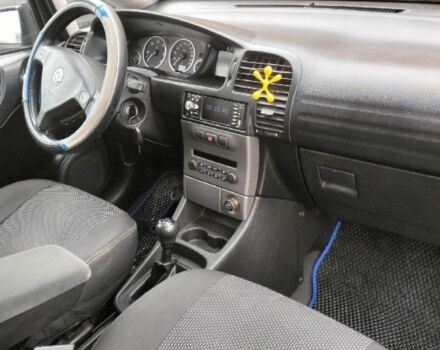 Синий Опель Зафира, объемом двигателя 2 л и пробегом 285 тыс. км за 3100 $, фото 5 на Automoto.ua