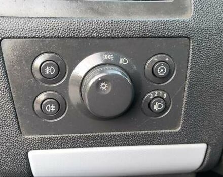 Опель Зафіра 2005 у Новоукраинке на Automoto.ua Синій Опель Зафіра, об'ємом двигуна 1.9 л та пробігом 225 тис. км за 4800 $, фото 26 на Automoto.ua