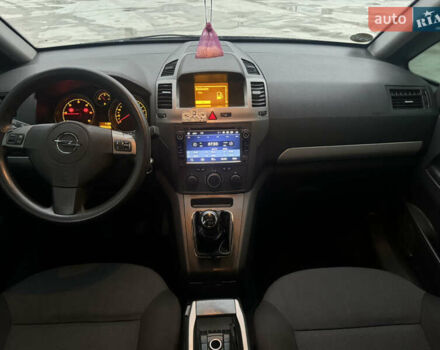 Синий Опель Зафира, объемом двигателя 1.9 л и пробегом 299 тыс. км за 5000 $, фото 19 на Automoto.ua