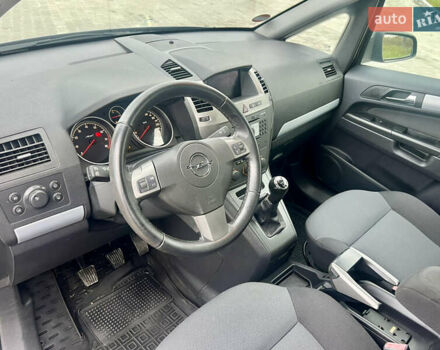 Синий Опель Зафира, объемом двигателя 2.2 л и пробегом 235 тыс. км за 5600 $, фото 13 на Automoto.ua