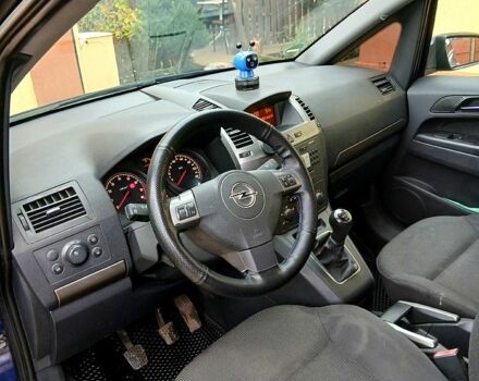 Синий Опель Зафира, объемом двигателя 1.6 л и пробегом 260 тыс. км за 5000 $, фото 4 на Automoto.ua