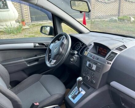 Синий Опель Зафира, объемом двигателя 1.9 л и пробегом 241 тыс. км за 4500 $, фото 6 на Automoto.ua