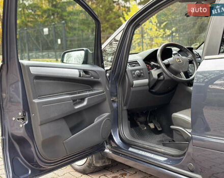 Синий Опель Зафира, объемом двигателя 1.9 л и пробегом 258 тыс. км за 5800 $, фото 13 на Automoto.ua