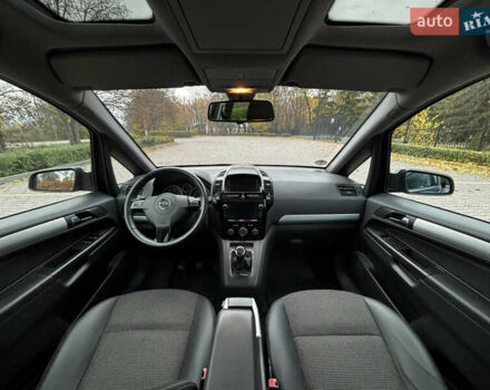 Синий Опель Зафира, объемом двигателя 1.9 л и пробегом 258 тыс. км за 5800 $, фото 33 на Automoto.ua