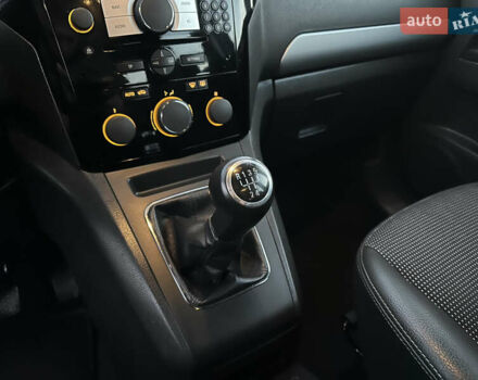 Синий Опель Зафира, объемом двигателя 1.8 л и пробегом 217 тыс. км за 7000 $, фото 28 на Automoto.ua