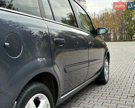 Синий Опель Зафира, объемом двигателя 1.9 л и пробегом 258 тыс. км за 5800 $, фото 11 на Automoto.ua