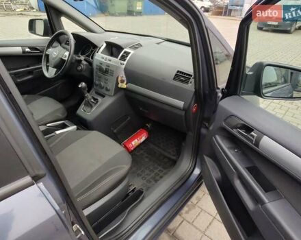 Синий Опель Зафира, объемом двигателя 1.7 л и пробегом 260 тыс. км за 6600 $, фото 11 на Automoto.ua