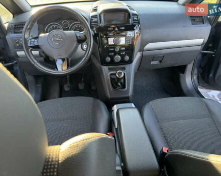 Синий Опель Зафира, объемом двигателя 1.8 л и пробегом 250 тыс. км за 6750 $, фото 5 на Automoto.ua