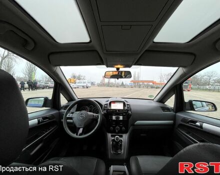 Синий Опель Зафира, объемом двигателя 1.9 л и пробегом 220 тыс. км за 8000 $, фото 13 на Automoto.ua