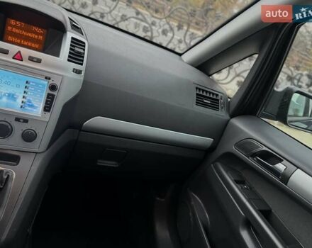 Синий Опель Зафира, объемом двигателя 1.6 л и пробегом 182 тыс. км за 6950 $, фото 63 на Automoto.ua