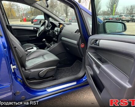 Синий Опель Зафира, объемом двигателя 1.9 л и пробегом 220 тыс. км за 8000 $, фото 5 на Automoto.ua