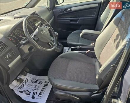 Синий Опель Зафира, объемом двигателя 1.7 л и пробегом 241 тыс. км за 7200 $, фото 3 на Automoto.ua