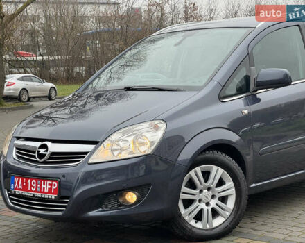 Синий Опель Зафира, объемом двигателя 1.7 л и пробегом 197 тыс. км за 8150 $, фото 3 на Automoto.ua