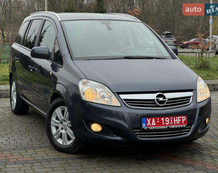 Синий Опель Зафира, объемом двигателя 1.7 л и пробегом 197 тыс. км за 8150 $, фото 7 на Automoto.ua