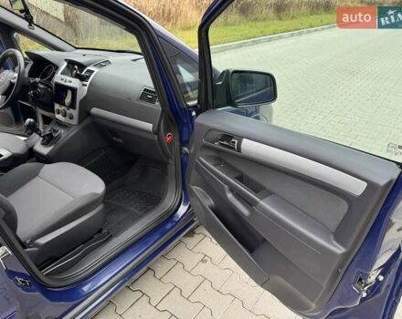 Синий Опель Зафира, объемом двигателя 1.69 л и пробегом 233 тыс. км за 7200 $, фото 13 на Automoto.ua