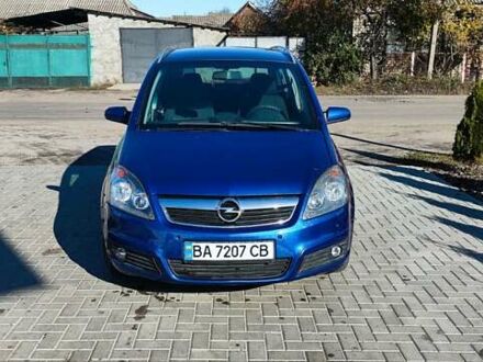 Синий Опель Зафира, объемом двигателя 1.9 л и пробегом 225 тыс. км за 4800 $, фото 1 на Automoto.ua