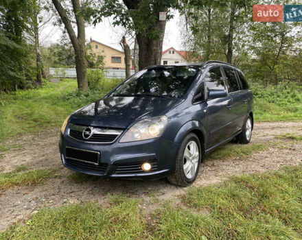 Синий Опель Зафира, объемом двигателя 1.91 л и пробегом 300 тыс. км за 4500 $, фото 1 на Automoto.ua