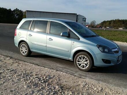 Синий Опель Зафира, объемом двигателя 1.9 л и пробегом 250 тыс. км за 7000 $, фото 1 на Automoto.ua