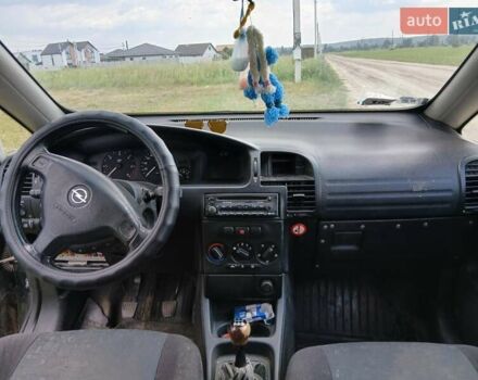 Зеленый Опель Зафира, объемом двигателя 2 л и пробегом 305 тыс. км за 3500 $, фото 4 на Automoto.ua