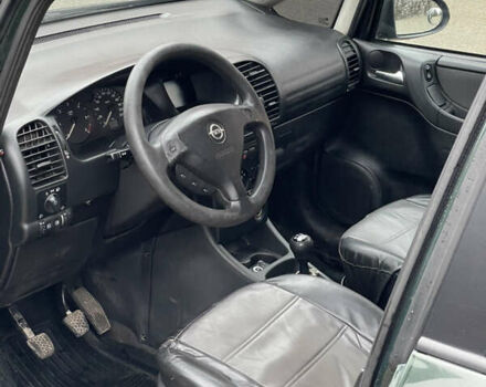 Зеленый Опель Зафира, объемом двигателя 2 л и пробегом 380 тыс. км за 2750 $, фото 5 на Automoto.ua