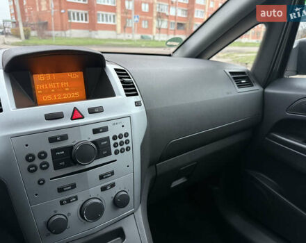 Зеленый Опель Зафира, объемом двигателя 1.6 л и пробегом 222 тыс. км за 6500 $, фото 18 на Automoto.ua