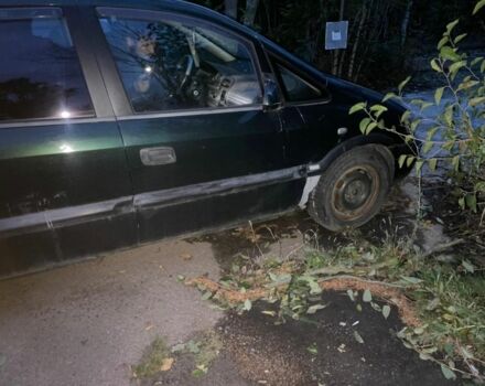 Зеленый Опель Зафира, объемом двигателя 2 л и пробегом 250 тыс. км за 1150 $, фото 3 на Automoto.ua