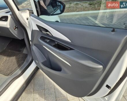 Белый Опель Ampera-e, объемом двигателя 0 л и пробегом 119 тыс. км за 14800 $, фото 13 на Automoto.ua
