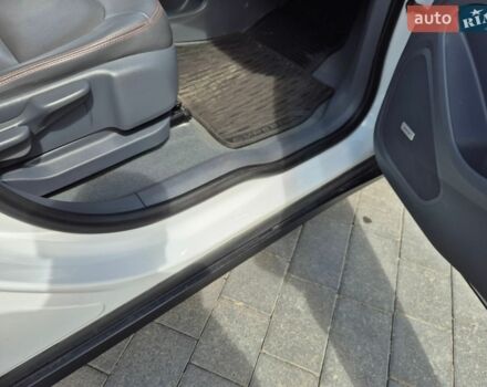 Белый Опель Ampera-e, объемом двигателя 0 л и пробегом 119 тыс. км за 14800 $, фото 11 на Automoto.ua