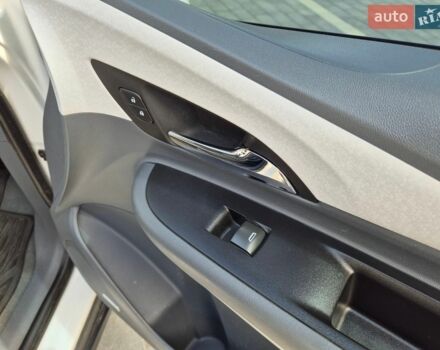 Белый Опель Ampera-e, объемом двигателя 0 л и пробегом 119 тыс. км за 14800 $, фото 12 на Automoto.ua