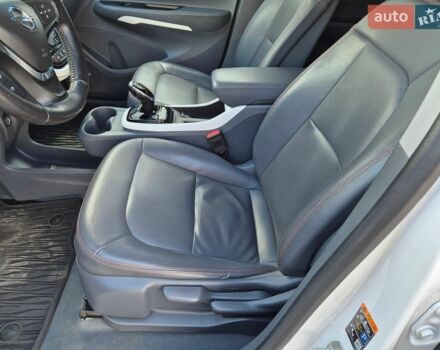 Белый Опель Ampera-e, объемом двигателя 0 л и пробегом 119 тыс. км за 14800 $, фото 36 на Automoto.ua