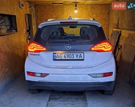 Белый Опель Ampera-e, объемом двигателя 0 л и пробегом 120 тыс. км за 15500 $, фото 1 на Automoto.ua