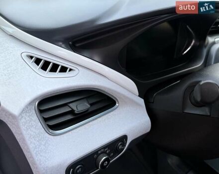 Белый Опель Ampera-e, объемом двигателя 0 л и пробегом 71 тыс. км за 14350 $, фото 71 на Automoto.ua