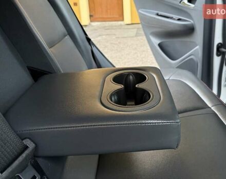 Белый Опель Ampera-e, объемом двигателя 0 л и пробегом 71 тыс. км за 14350 $, фото 63 на Automoto.ua