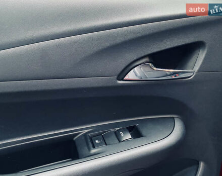 Красный Опель Ampera-e, объемом двигателя 0 л и пробегом 88 тыс. км за 14499 $, фото 38 на Automoto.ua