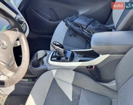 Красный Опель Ampera-e, объемом двигателя 0 л и пробегом 35 тыс. км за 16500 $, фото 70 на Automoto.ua
