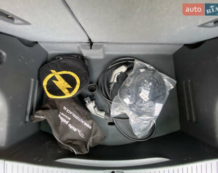 Серый Опель Ampera-e, объемом двигателя 0 л и пробегом 111 тыс. км за 15450 $, фото 65 на Automoto.ua