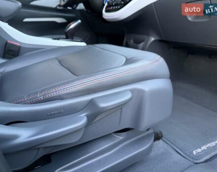 Сірий Опель Ampera-e, об'ємом двигуна 0 л та пробігом 37 тис. км за 17700 $, фото 60 на Automoto.ua