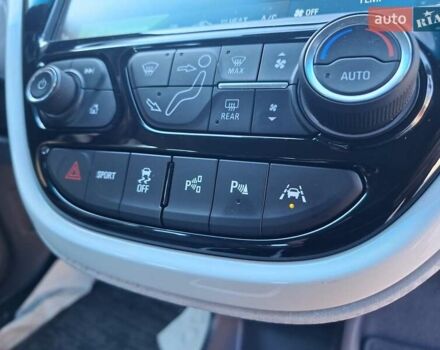 Серый Опель Ampera-e, объемом двигателя 0 л и пробегом 104 тыс. км за 16400 $, фото 13 на Automoto.ua