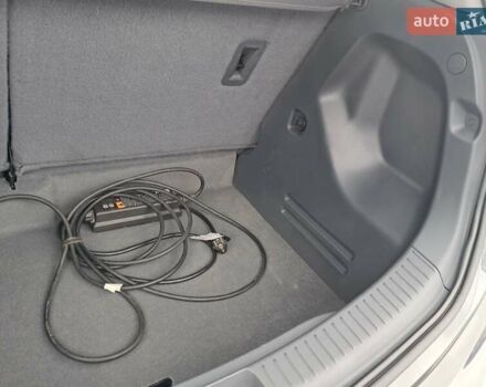 Серый Опель Ampera-e, объемом двигателя 0 л и пробегом 131 тыс. км за 16200 $, фото 66 на Automoto.ua