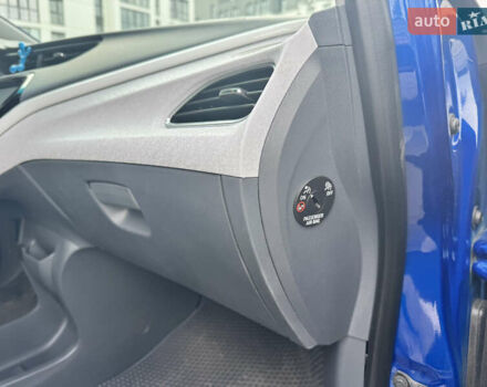 Синий Опель Ampera-e, объемом двигателя 0 л и пробегом 135 тыс. км за 15300 $, фото 48 на Automoto.ua