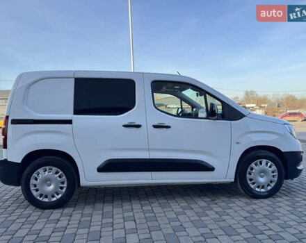 Белый Опель Combo-e, объемом двигателя 0 л и пробегом 51 тыс. км за 15350 $, фото 10 на Automoto.ua