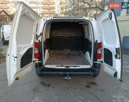 Белый Опель Combo-e, объемом двигателя 0 л и пробегом 56 тыс. км за 18900 $, фото 10 на Automoto.ua