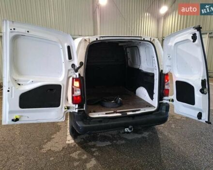 Белый Опель Combo-e, объемом двигателя 0 л и пробегом 56 тыс. км за 18900 $, фото 4 на Automoto.ua