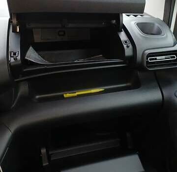 Білий Опель Combo-e, об'ємом двигуна 0 л та пробігом 26 тис. км за 19000 $, фото 17 на Automoto.ua