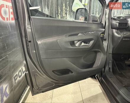 Серый Опель Combo-e, объемом двигателя 0 л и пробегом 49 тыс. км за 22000 $, фото 12 на Automoto.ua