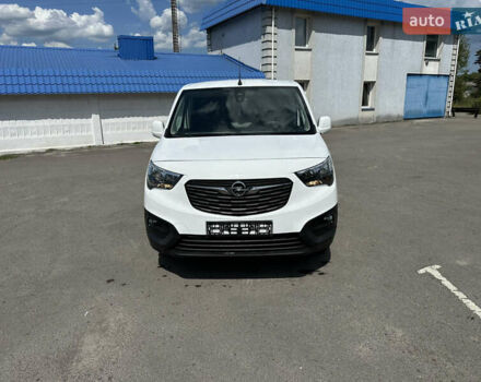 Белый Опель Combo Cargo, объемом двигателя 0 л и пробегом 147 тыс. км за 12500 $, фото 3 на Automoto.ua