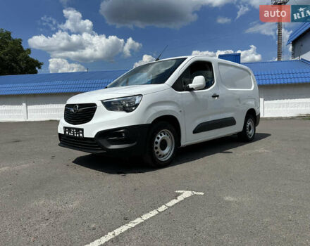 Белый Опель Combo Cargo, объемом двигателя 0 л и пробегом 147 тыс. км за 12500 $, фото 1 на Automoto.ua