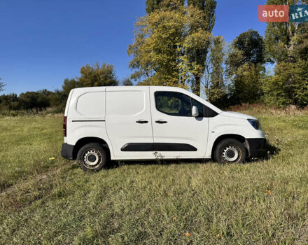 Белый Опель Combo Cargo, объемом двигателя 0 л и пробегом 124 тыс. км за 11995 $, фото 3 на Automoto.ua