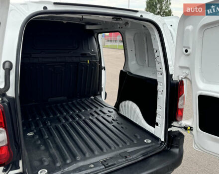 Белый Опель Combo Cargo, объемом двигателя 1.5 л и пробегом 108 тыс. км за 10950 $, фото 10 на Automoto.ua